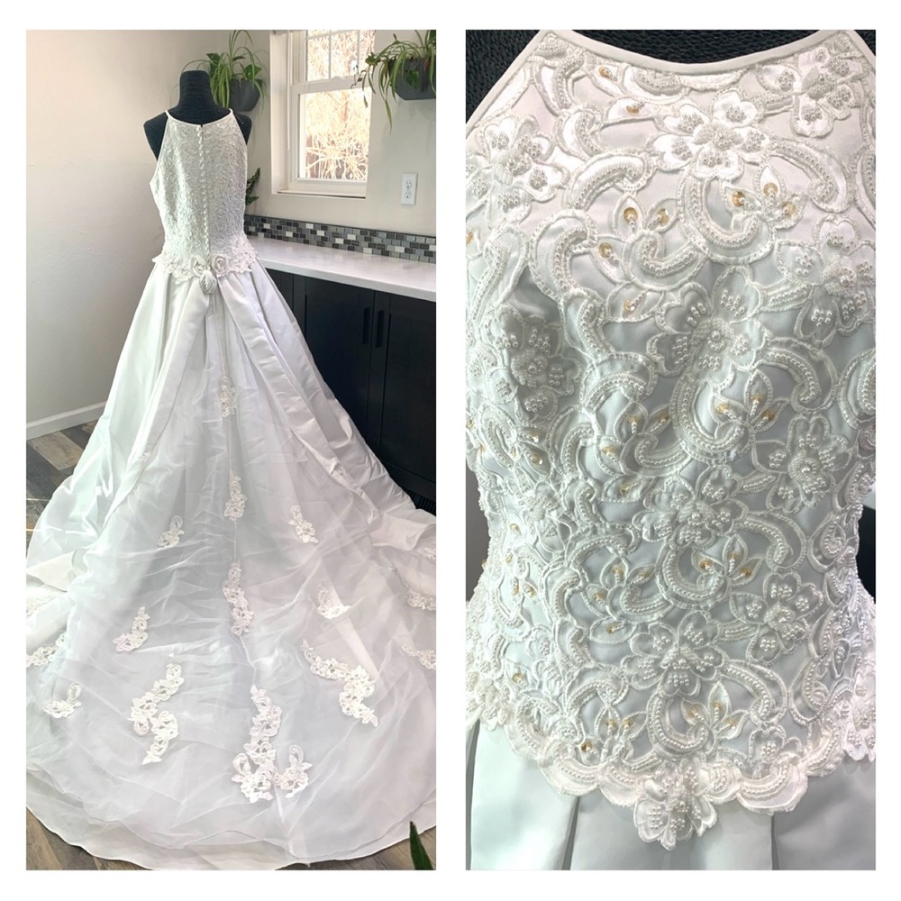 🚫SOLD🚫Beautiful White Wedding Dress Beaded Flowers Gown Flowing Tr Sz 12